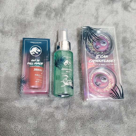 10-Piece Jurassic World X Profusion Makeup Set *Limited Edition* - Picture 3 of 7